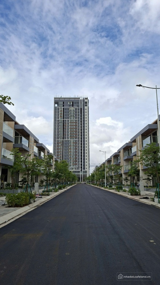 Cần bán biệt thự song lập 234m2 Essensia Parkway ngay trạm dừng Metro số 4