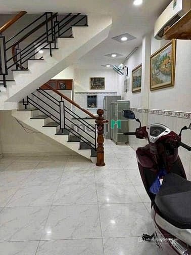 Nhà riêng: Nhà riêng 1/Phan Đăng Lưu sẵn nội thất giá 14 tr/th (2PN 96m2)