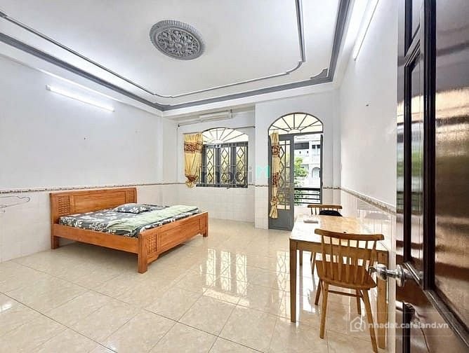 Nhà hàng - Khách sạn: Phòng 30M² Sạch Sẽ, Full Nội Thất, Có Ban Công, Cửa Sổ Lớn