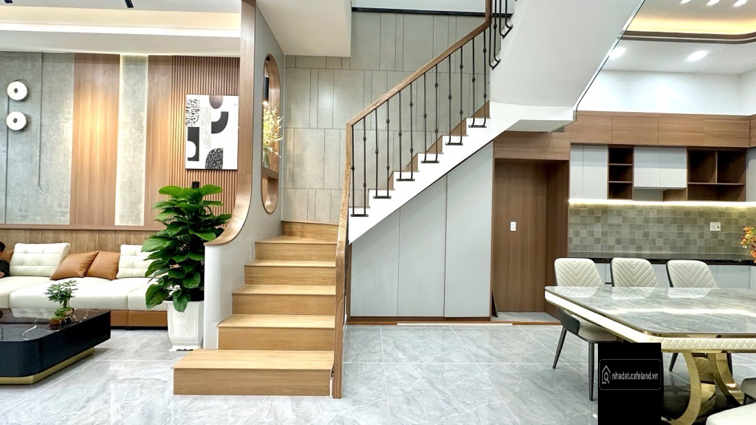 bán nhà đẹp 2 tầng, 4 phòng ngủ, nhà full nội thất gần ngã 3 Mỹ Hạnh, DT 5x25m