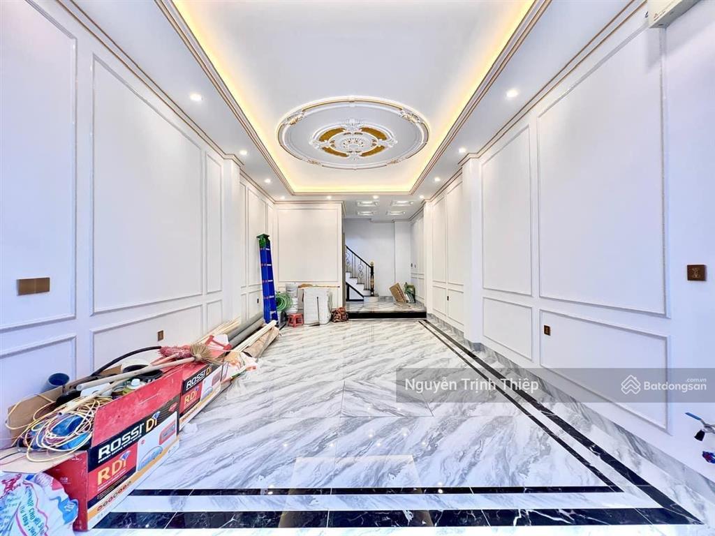 Siêu hot! nhà phú diễn bắc từ liêm. dt 36m2*6t thang máy ngõ thông. giá 8.7 tỷ (ô tô vào nhà)