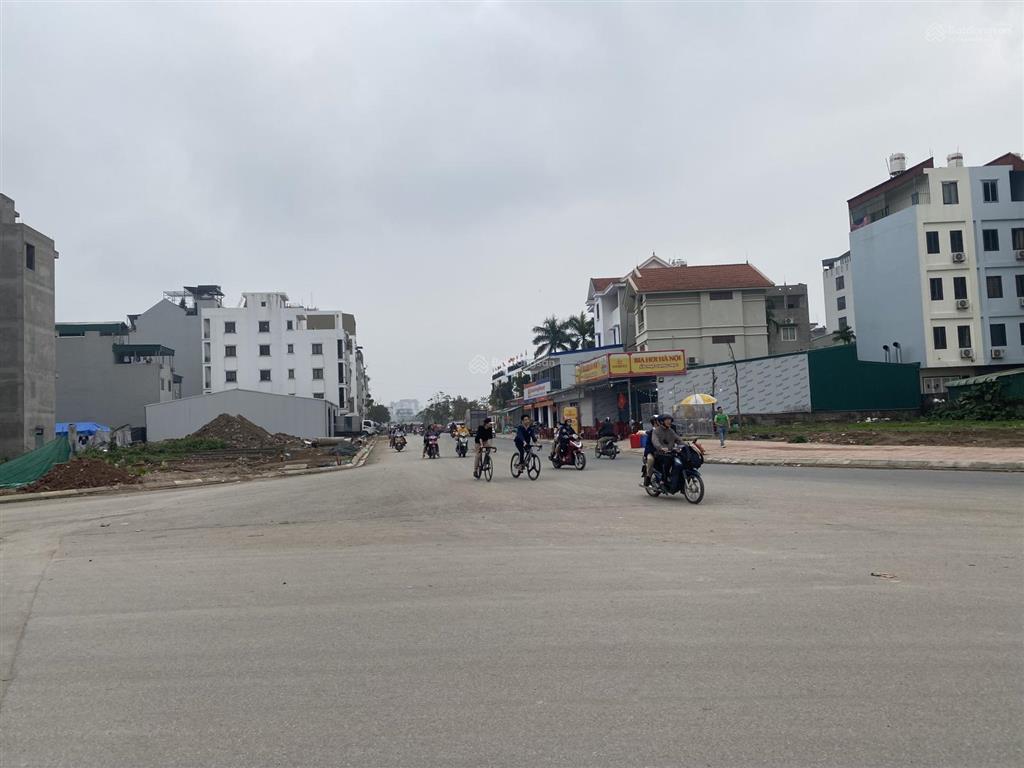 Bán 50 m2, lô tđc ngọc thuỵ mặt tiền 3.94 m vị trí đẹp