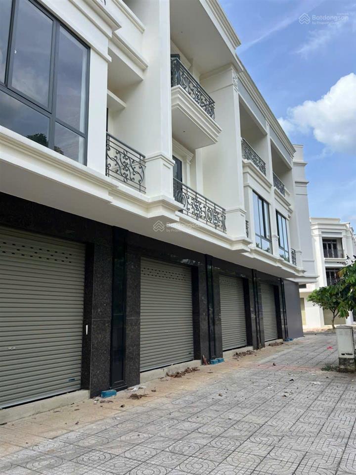Bán nhanh nhà phố ngay chợ đầu mối dầu giây, thống nhất, đồng nai. 0902 665 ***
