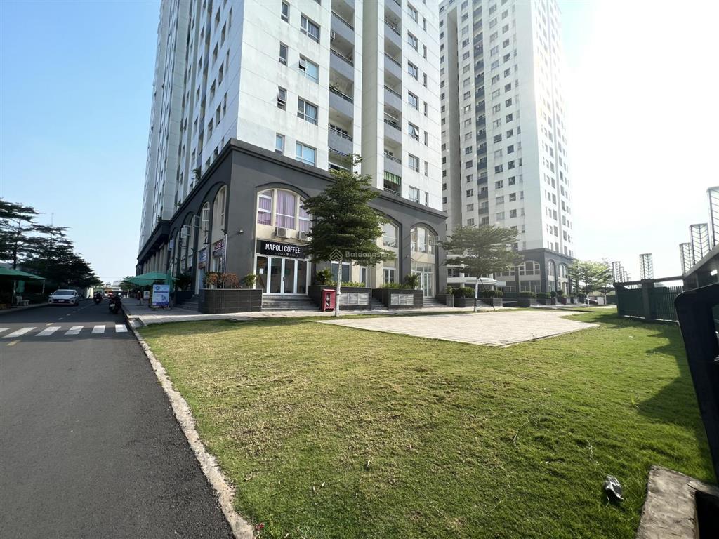 Ngộp ngân hàng bán gấp căn shophouse ngay lối vào sảnh chính chung cư, ngang 13m. tiện kinh doanh