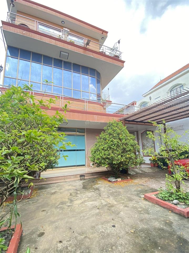 Bán biệt thự trung tâm bình dương 468m2, có sân vườn, kiot sẵn, mặt tiền lớn