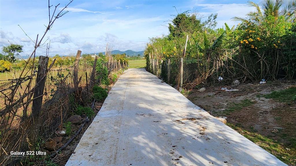 Bán 1345.7m2, có 100 m2 thổ cư, giá 1.55 tỷ tại xã đức trọng, tỉnh lâm đồng. gần mọi tiện ích sống