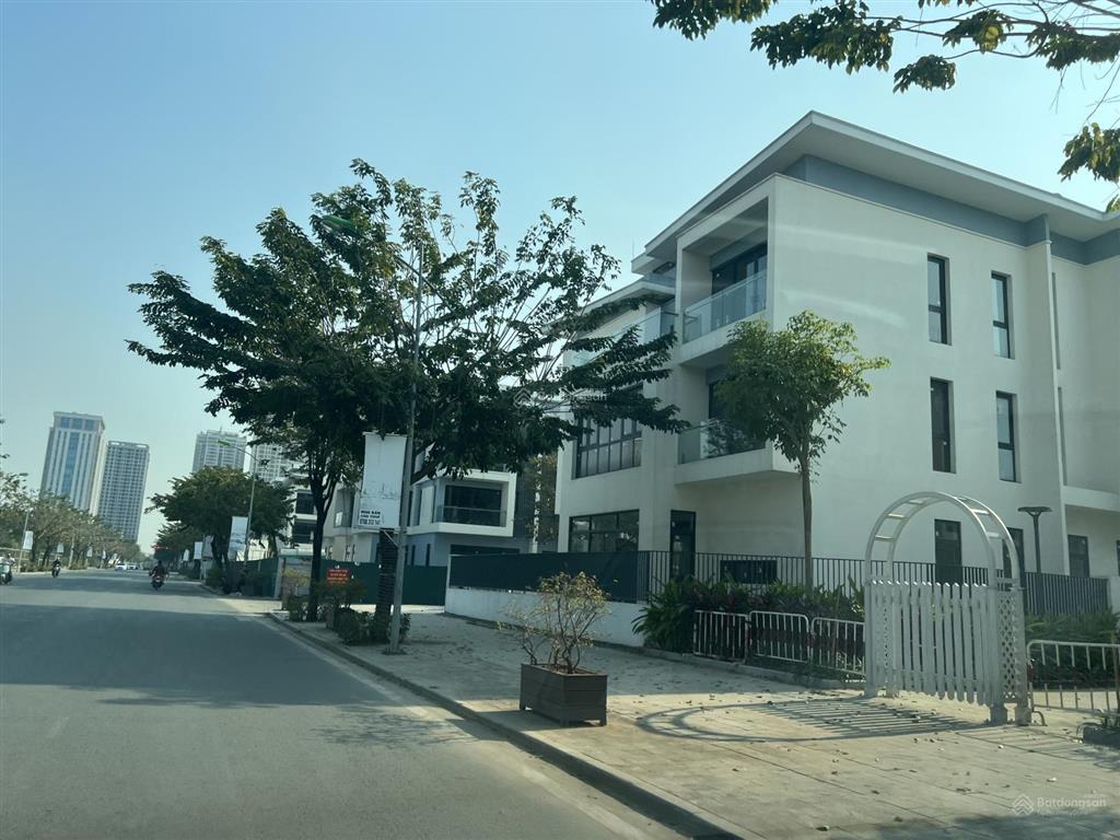 Cần tiền gấp. giá nào cũng bán. biệt thự 198m2 an quý villas. 2 mặt đường trước sau. 0914 102 ***