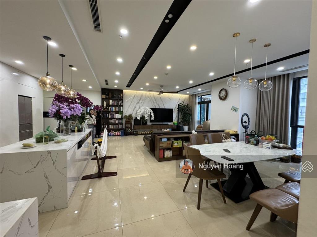 Bán gấp căn hộ 3pn tại royal city, căn góc, 181m2, 25 tỷ, 0365 691 ***