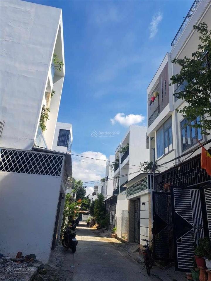 Bán nhà (4 x 11m2) 3 tầng 3pn ô tô đậu cửa gần biển vĩnh hòa nha trang. chỉ 2.750 tỷ