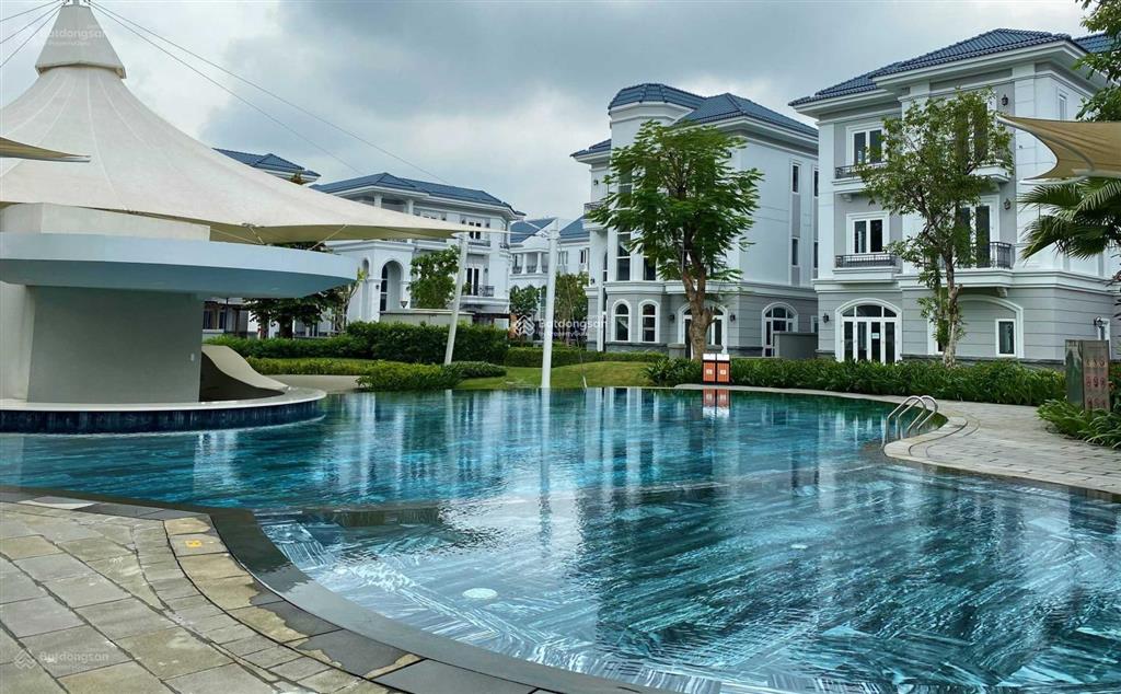 Biệt thự đơn lập sol villas 3 mặt tiền, vị trí cực hiếm. dt 350m2, chỉ 130 tr/m2. 0902 746 ***