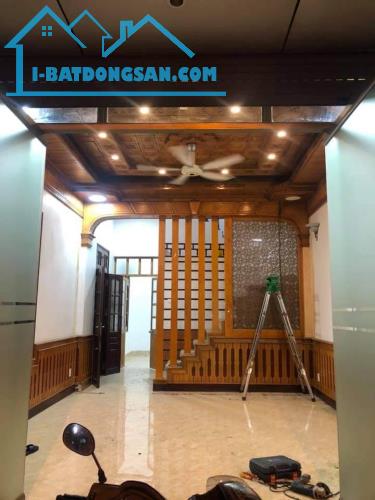 Chính chủ cần bán toà nhà văn phòng Phố Mạc Thái Tổ Cầu Giấy 60m2x5T nhỉnh hơn 25 tỷ