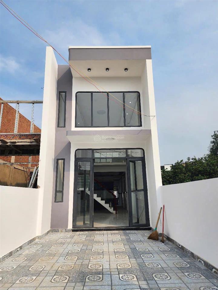 Hạ giá 100 triệu bán gấp căn nhà gác lửng mới xây nằm ngay cầu bạch đằng 2 tân uyên bình dương