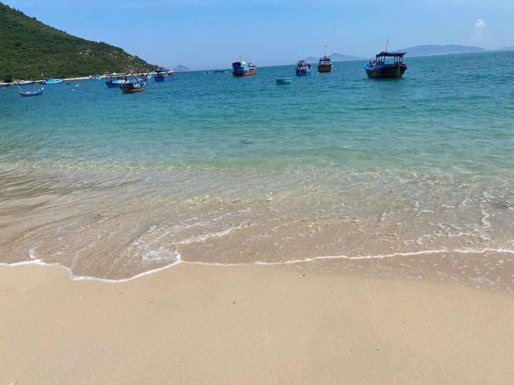 Bán nhà cấp 4 ngay biển vs chợ Ninh Vân Ninh Hoà góc 2mt 0985451850