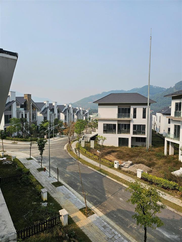 Biệt thự xanh villas giá tốt chỉ 16 tỷ / căn cả đất và xây 3,5 tầng ngay ga metro số 5