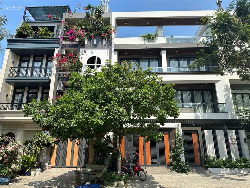Chính chủ bán gấp nhà phố sadeco ven sông dt 5x18m(90m²), đối diện trường rmit quận 7 giá 15,5 tỷ