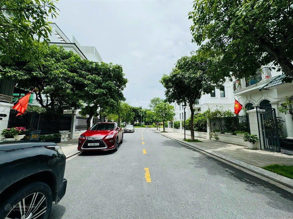 Song lập venice 144m² đầu dãy, gần hồ, thang máy, full nội thất chỉ 20,9 tỷ
