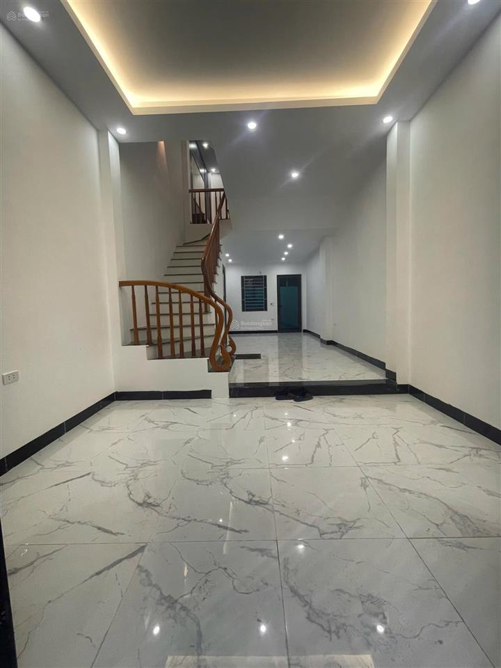 Cắt lỗ giá tốt khu vực nhà 42m2 tiền lệ, xây 4 tầng, ngõ to rộng, giá 3 tỷ 900 có tl
