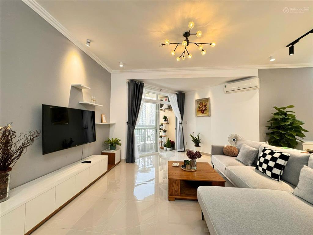 Cần tiền bán gấp căn hộ sky garden 2, pmh, q7, lầu cao, view thoáng mát mẻ, 0911 090 ***