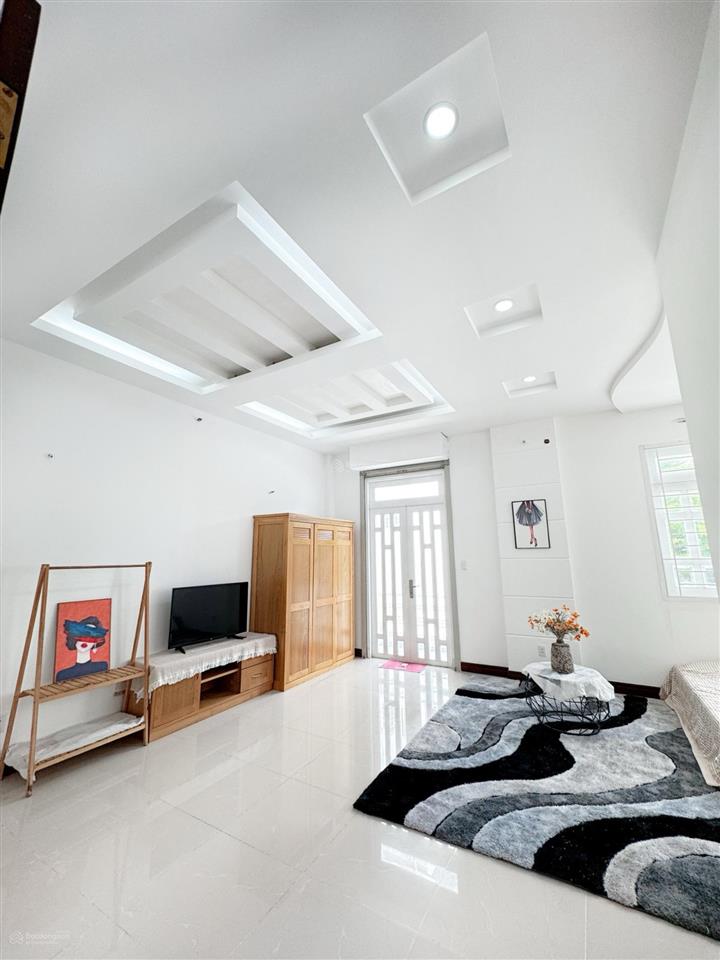 Kẹt ngân hàng cần bán gấp căn biệt thự 3 tầng, kdc phong phú 5, dt 7x19,5m, sổ hồng hoàn công