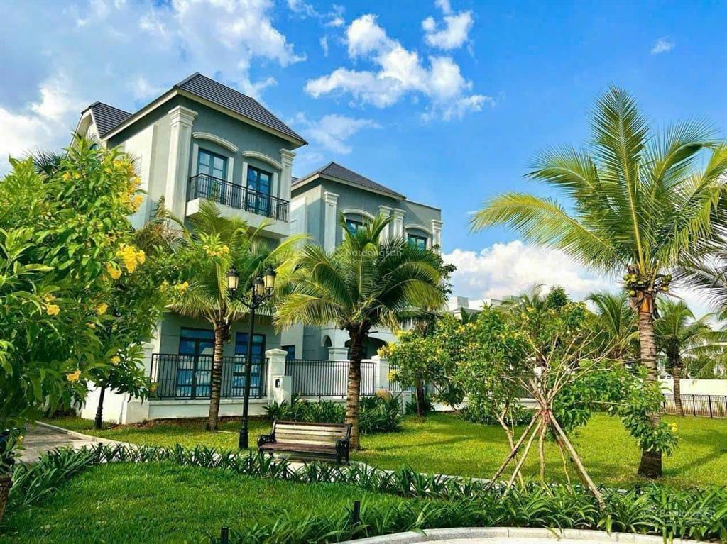 Cần bán nhà biệt thự vinhomes grand park dt 300 m² view sông giá 33 tỷ bao hết 0938 449 ***