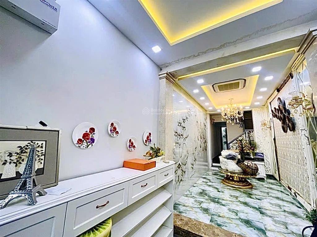 Nhà đẹp nở hậu, hẻm 4m, có thang máy cách mạng tháng 8 40/43m2, 4 tầng 9 tỷ