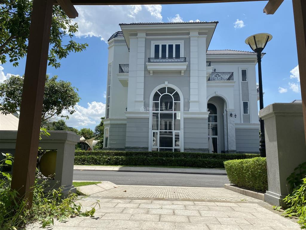 Căn 2 mt khu sol villas. vị trí cực đẹp. dt 330m2, chỉ 39 tỷ. 0902 746 ***