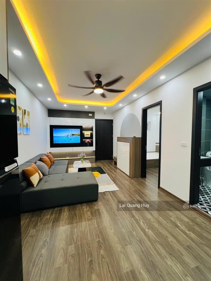 Bán căn 2 pn, 2wc. s= 70m. full đồ. gía 4,9 tỷ. dự án chung cư đai kim building, bắc linh đàm.