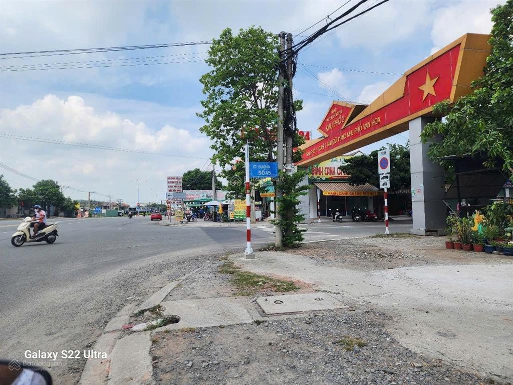 Vị trí trung tâm p bd 18x54m thổ cư 300m vòng xoay thế giới metro chỉ 1000m trường chợ sát bên 100m