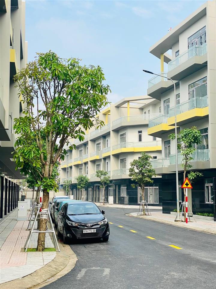 Bán nhà phố xây sẵn bcons uni valley thanh toán chỉ 30% mặt tiền đường thống nhất phường đông hoà