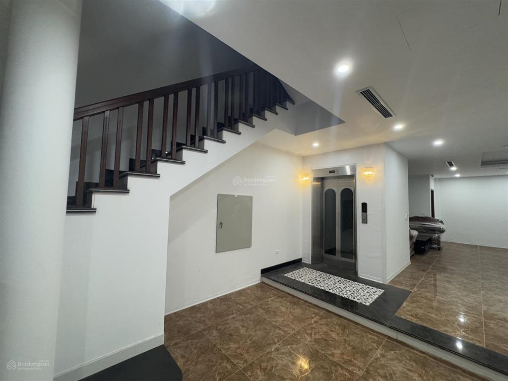 Bán nhà diện tích 110m2, 8 tầng thang máy, mặt tiền 6m, tại phố trần hưng đạo, hoàn kiếm