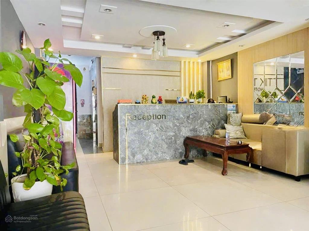 Bán khách sạn 7 tầng mặt tiền la văn cầu đi bộ ra bãi tắm thùy vân gần. giá cực tốt 25 tỷ tl