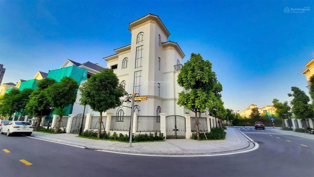 Hot!!! căn góc 330m2 mặt tiền bề thế view hồ điều hòa vinhomes green villas vị trí đẹp dự án