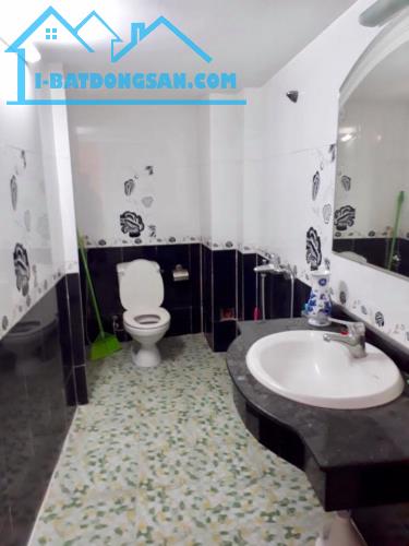 Bán nhà phố Vọng, 64m, oto đỗ cửa,mặt tiền 4,4m, giá 18,5 tỷ.