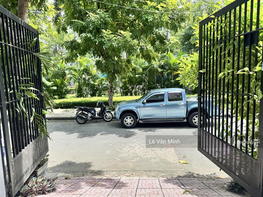 Bán nhà 4 tầng 92m2 đối diện công viên đường đặng thuỳ trâm, ngay đh văn lang