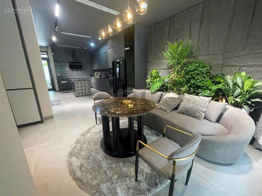 Mới ra liền kề mạc thái tông 39 tỷ 160m2 0978 025 ***