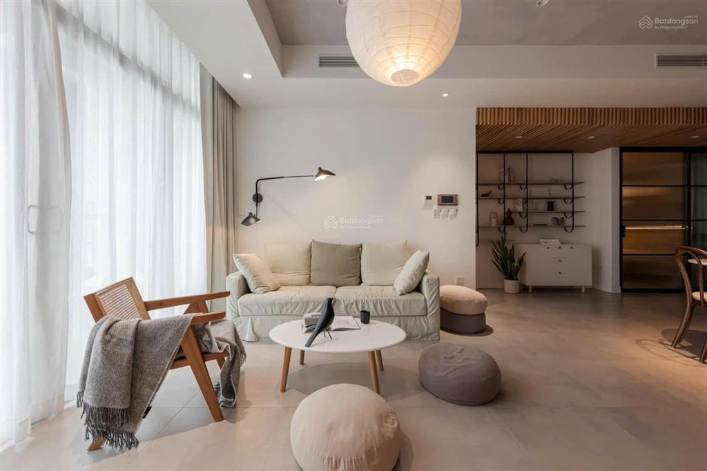 Chính chủ cần bán căn 3pn 3wc view hồ tây tại cc d’. le roi soleil quảng an, tây hồ 0818 111 ***