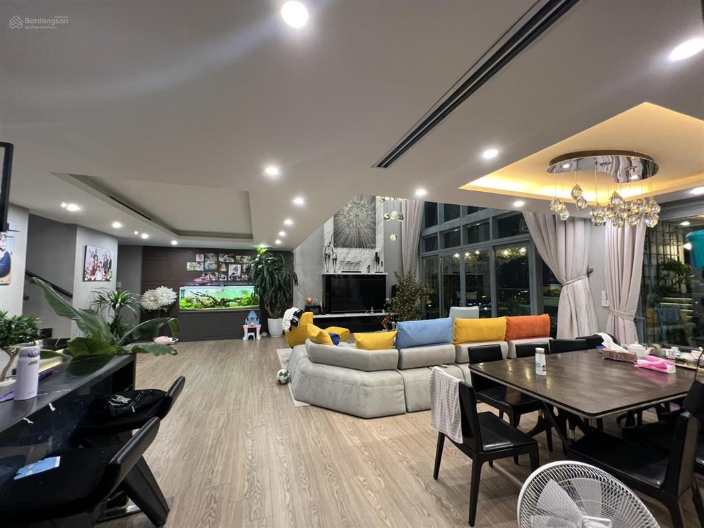 Cần bán gấp căn hộ 114m2. thiết kế 2pn 1 đa năng về ở ngay, không phải sửa, tầng cao view hồ