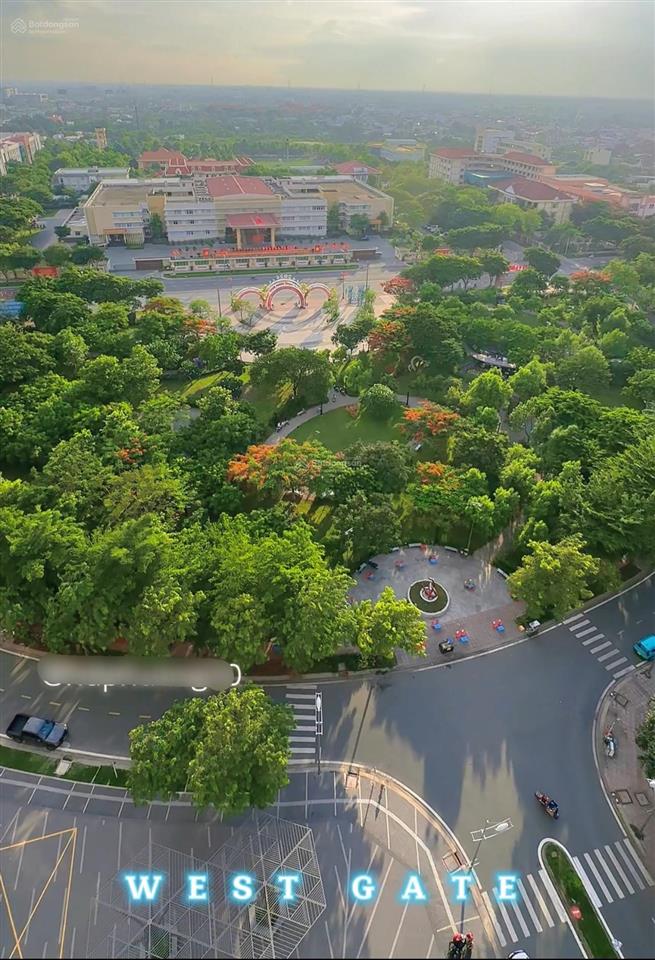 Bán 3pn 113m2 giá 4.6 tỷ, sẵn sổ hồng, sẵn giường tủ, view ủy ban, tầng cao, nhà mới 100%