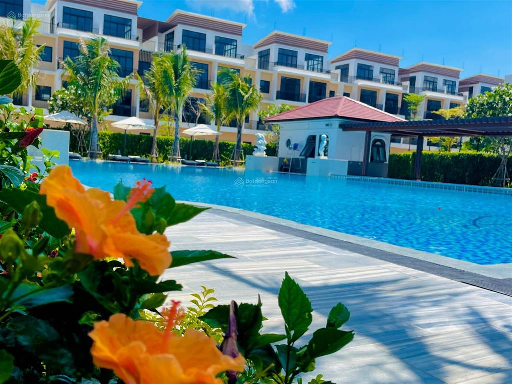 Nhà phố liền kề hồ bơi (5.1 tỷ) căn đẹp không vướng