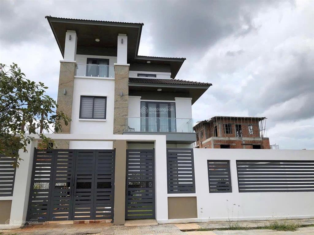 Bán gấp biệt thự bà rịa 1 trệt 2 lầu, mặt tiền ql51 long hương, giá 9.5 tỷ. phạm yến 0775 707 ***