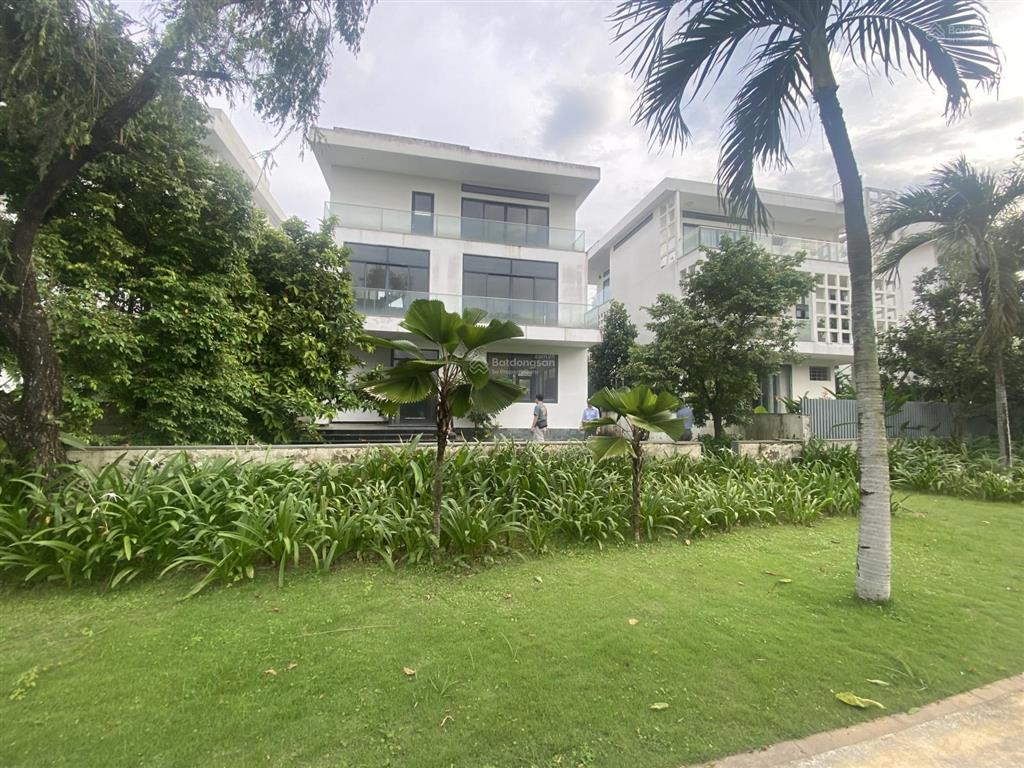 Bán bt đơn lập lucasta view sông siêu đẹp, 2 mặt tiền giá 125triệu/m2
