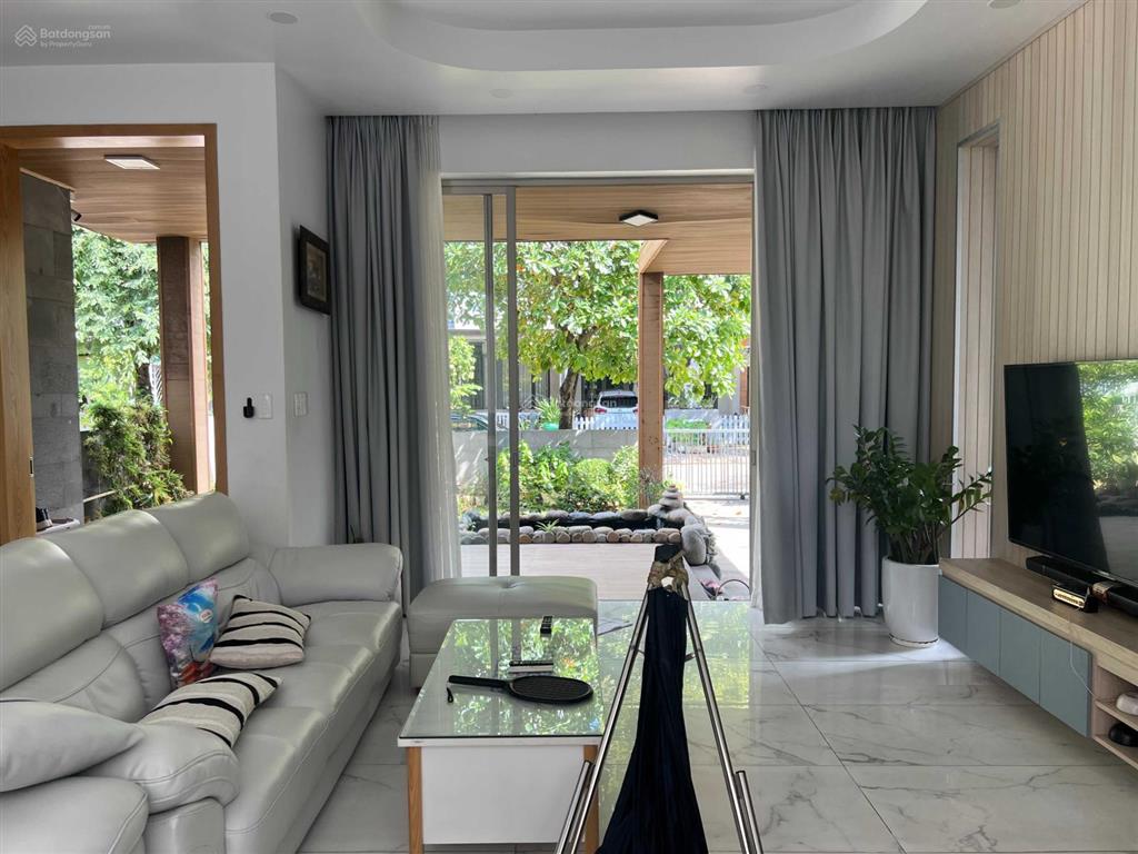 Đổi căn nhà phố trung tâm ồn ào lấy biệt thự vườn 212,5m2 yên tĩnh ven sông toantranvillas