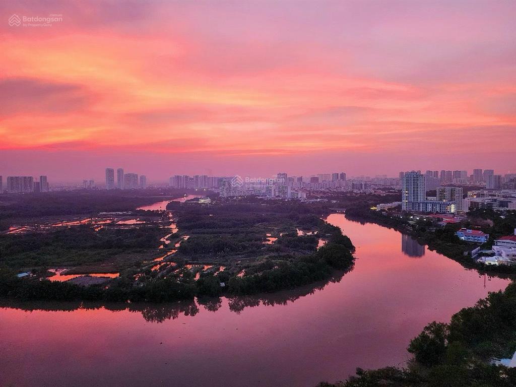 Cần tiền bán gấp căn hộ riverside, 180m2, giá 14 tỷ. 0919 243 ***