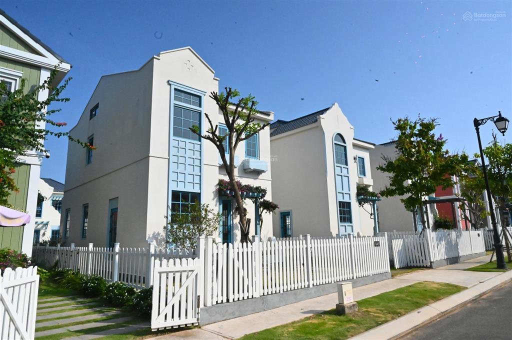 Biệt thự đơn lập 10x20m= 200m2 gần clubhouse giá 5.4 tỷ (toàn giá) thanh toán 5.13 tỷ 0975 404 ***