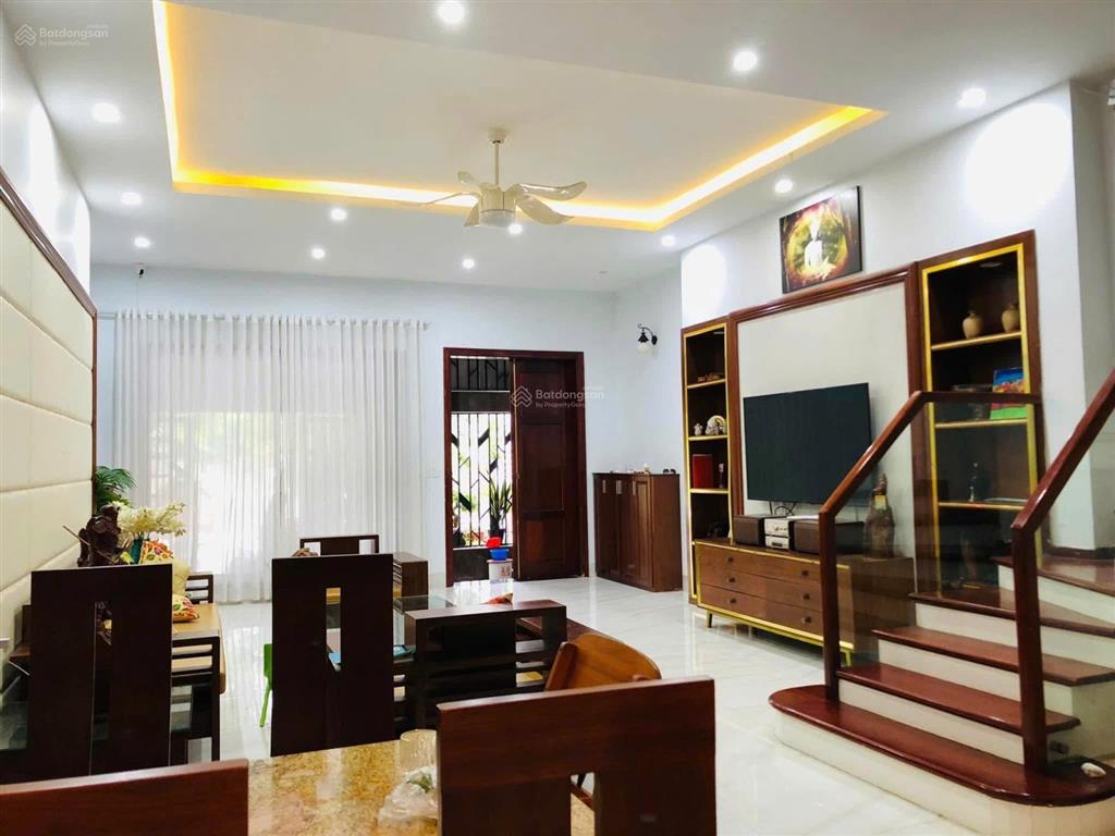Chính chủ gửi bán căn liền kề 90m², view công viên, giá 20 tỷ, nhà full nội thất đẹp, vị trí đẹp