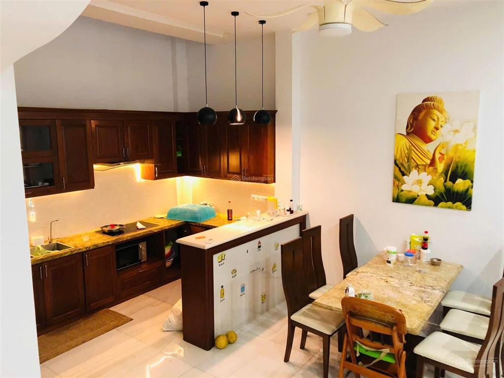 Chính chủ gửi bán căn liền kề 90m², view công viên, giá 18 tỷ, nhà full nội thất đẹp, vị trí đẹp