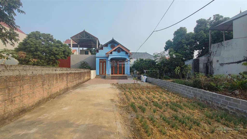 Chính chủ bán đất có sẵn nhà dt 300m2 tại trại vàng, đông yên, quốc oai, hà nội.