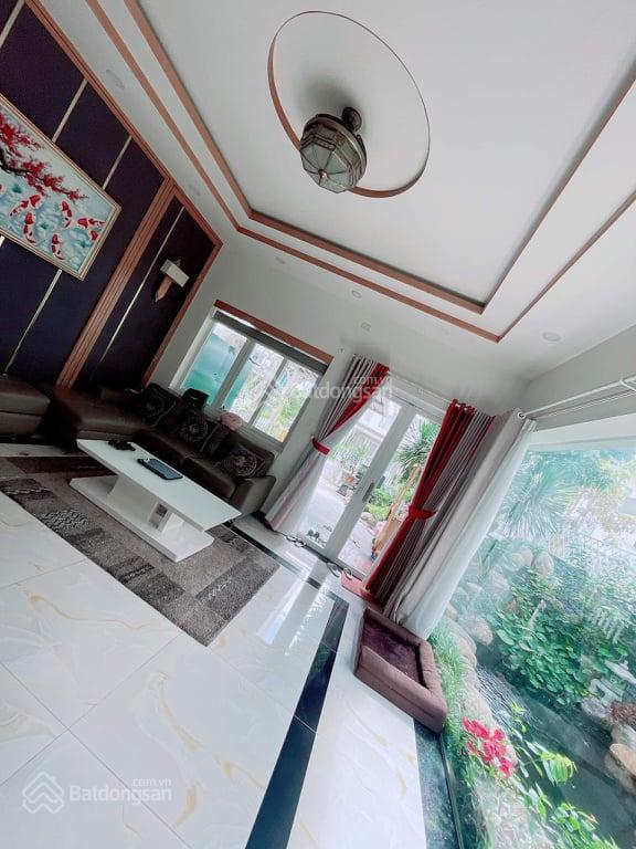 Chính chủ bán biệt thự melosa khang điền, diện tích 8x25m, hướng đông full nội thất, tặng hồ cá koi