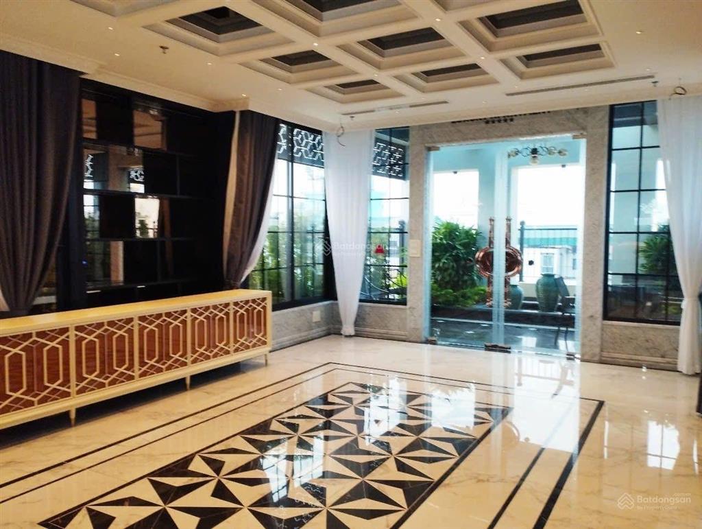 Chính chủ gửi bán toà nhà mặt phố nguyễn văn cừ 180m2, 8 tầng, mt 7.5m.giá82tỷ.0888 999 ***