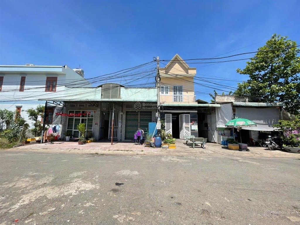 Nhà trọ 1 trệt 1 lầu thu 20 triệu kdc đông an kế cổng kcn tân đông hiệp